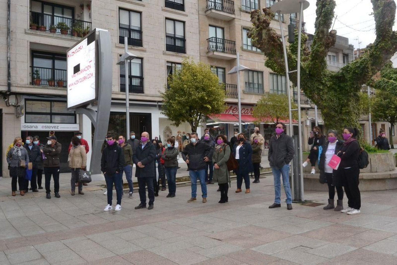Un momento de la concentración de ayer en Bueu.
