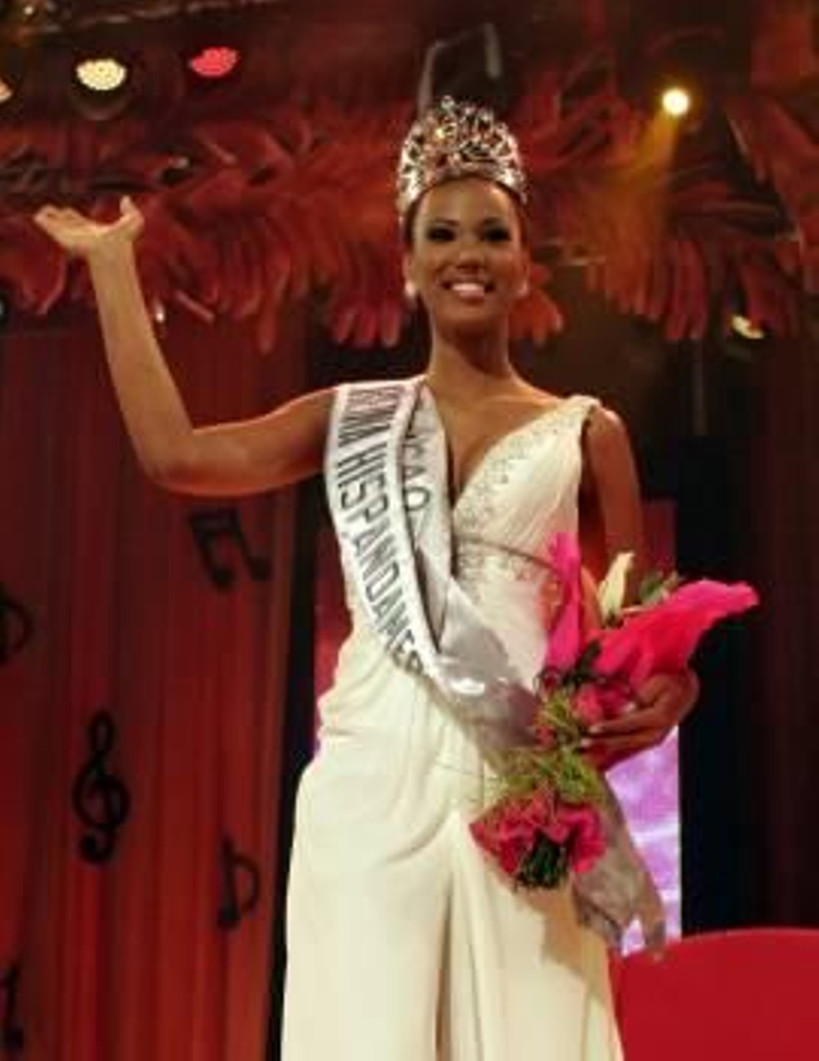 Eva van Putten, de Curazao, es la nueva Reina Hispanoamericana de belleza