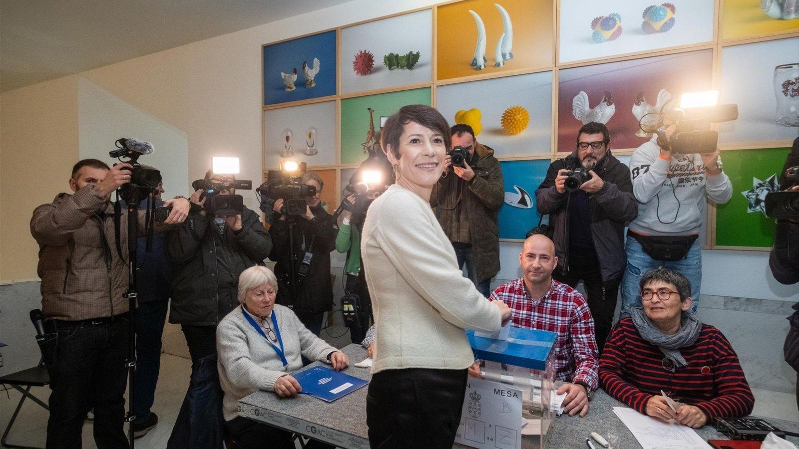 Ana Pontón votando en Santiago de Compostela.