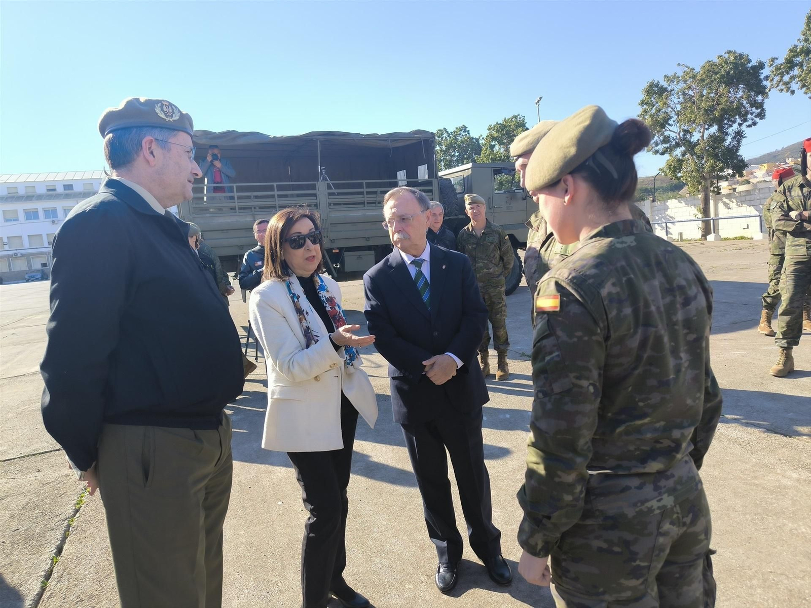 Margarita Robles viaja a Ceuta para dar las gracias a los militares españoles su "dedicación y entrega" (EP)
