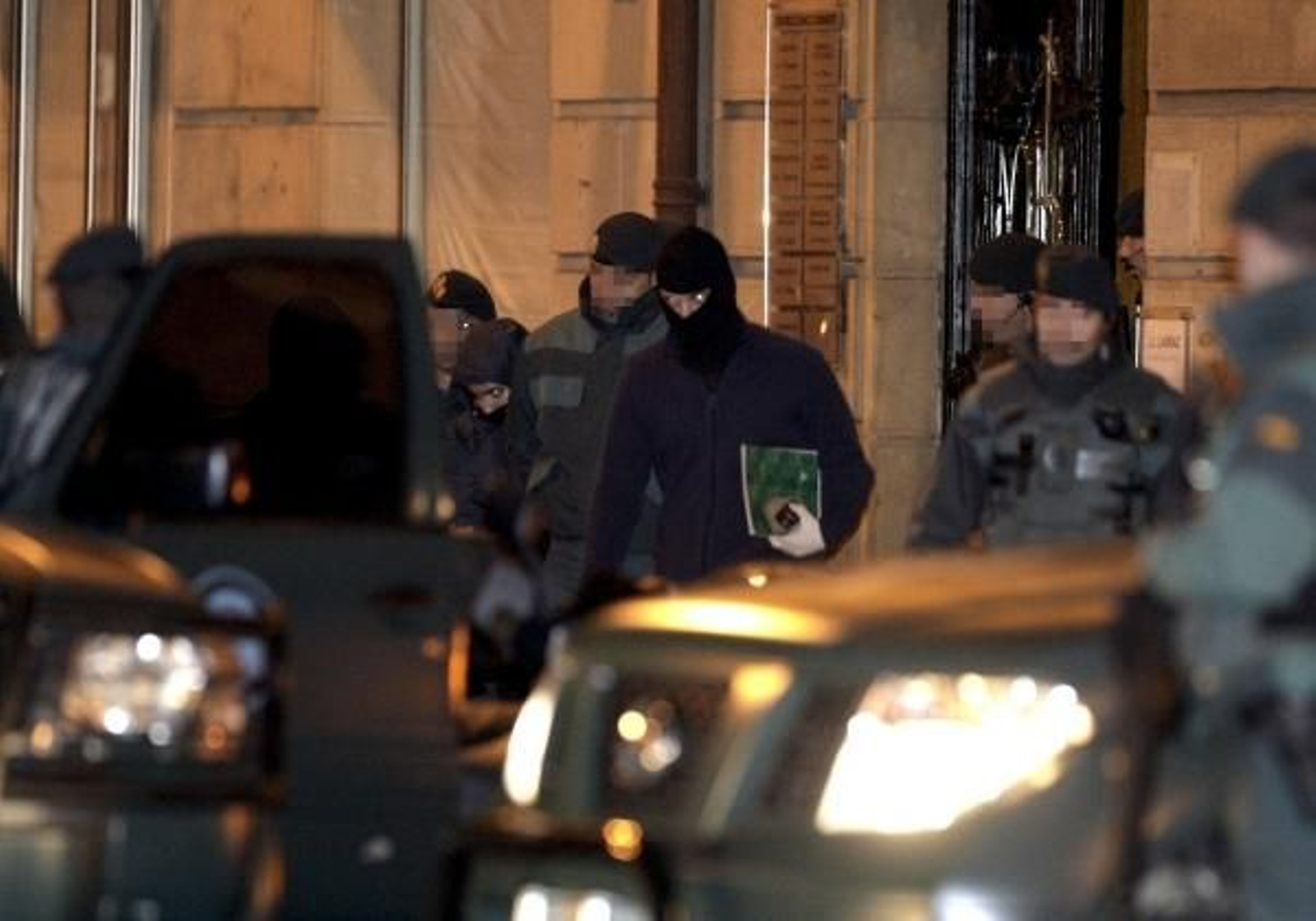 Agentes de la Guardia Civil, durante la operación.