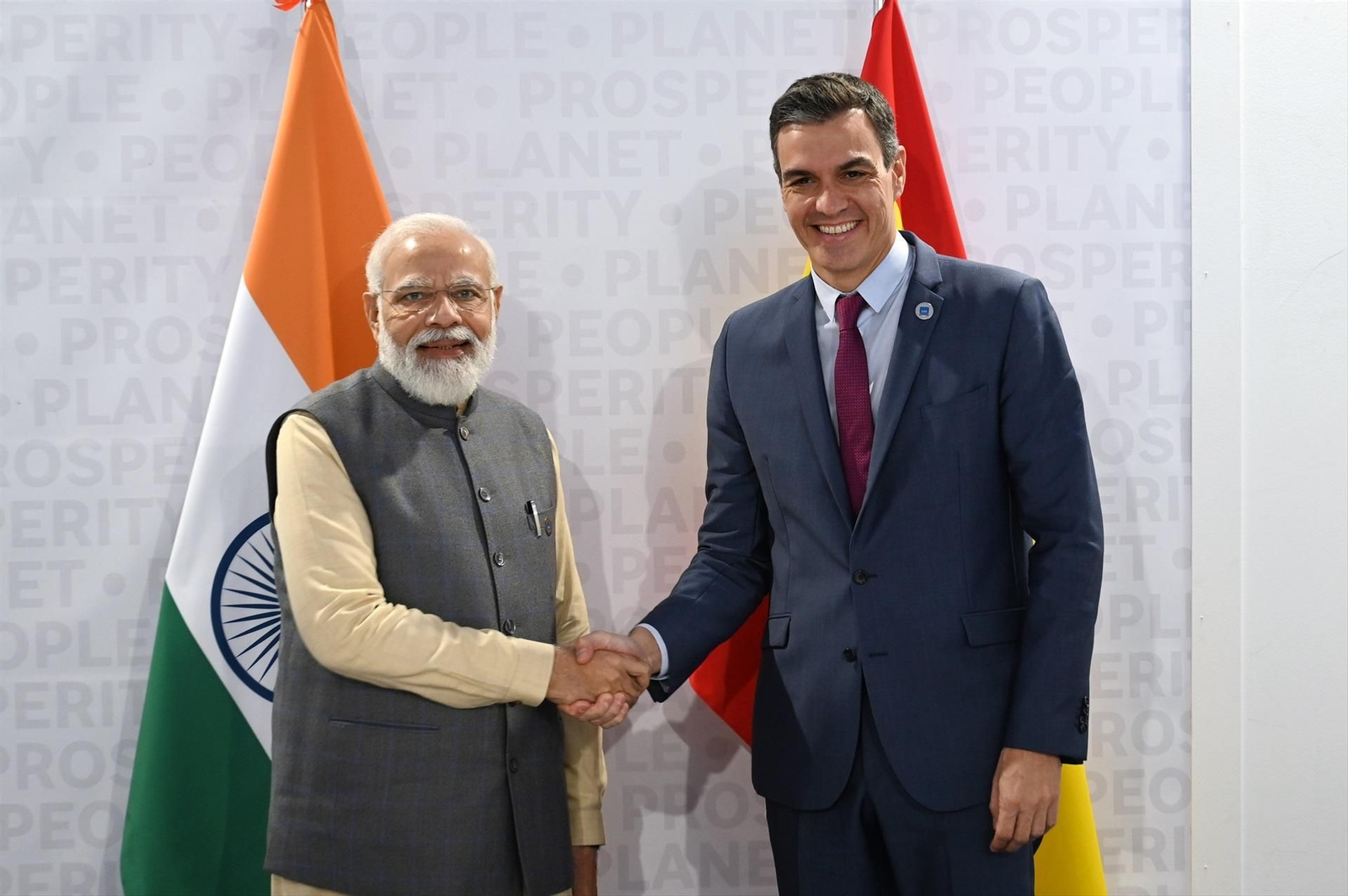 El presidente del Gobierno de España, Pedro Sánchez y el primer ministro de India, Narendra Modi , en la segunda jornada de la cumbre del G20, a 31 de octubre de 2021, en Roma (Italia). EP.