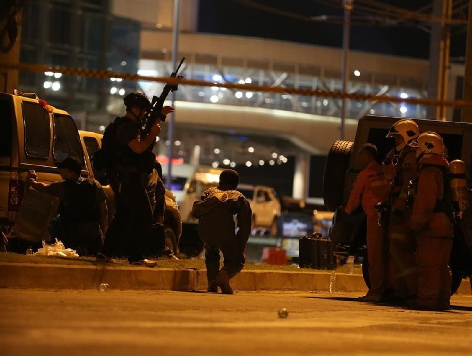 Un policía murió la madrugada de este domingo durante el asalto a un centro comercial de Tailandia para neutralizar a un soldado que ha matado al menos a 20 personas y herido a otras 31 en la ciudad de Nakhon Ratchasima