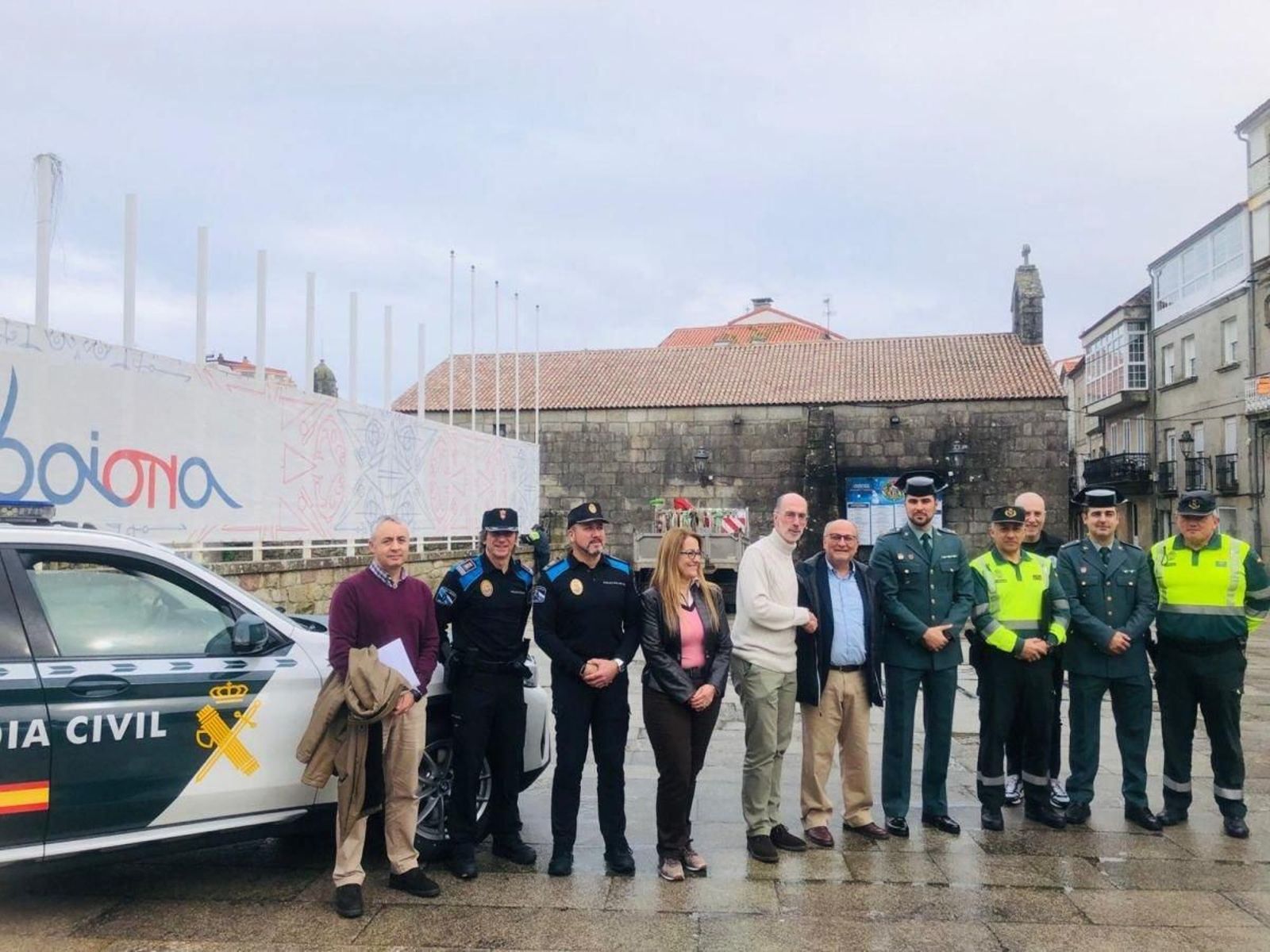Foto de familia de los asistentes a la Junta Local de Seguridad en Baiona.
