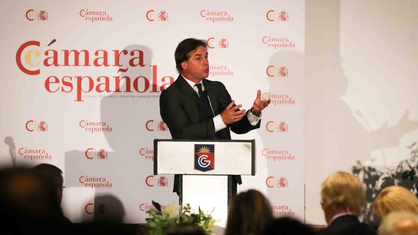 AME2826. MONTEVIDEO (URUGUAY), 06/12/2021.- El presidente de Uruguay, Luis Lacalle Pou, habla este lunes durante un encuentro empresarial, en Montevideo (Uruguay). La Cámara Oficial de Comercio española ofreció este lunes su 