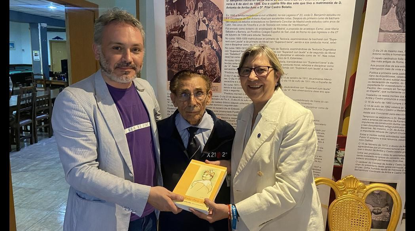 La conselleira do Mar, Rosa Quintana, visitó el Centro Galego de Tarragona y participó en la clausura de la muestra sobre la emigración de las gallegas y gallegos a Cataluña