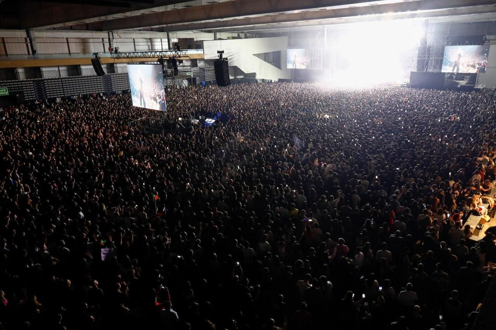 El público abarrotó el Ifevi para disfrutar del concierto de Quevedo en Vigo.