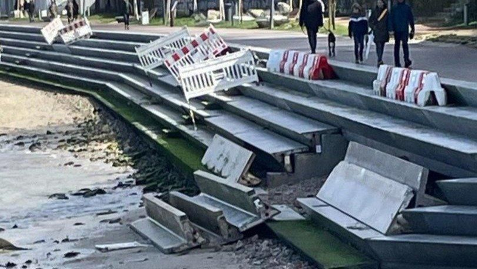El paseo de Bouzas, destrozado de nuevo.