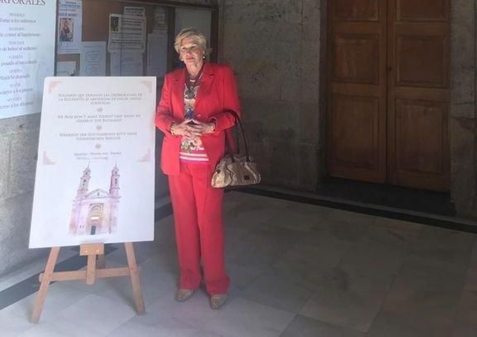 María del Carmen Guntín, a las puertas de la Concatedral.