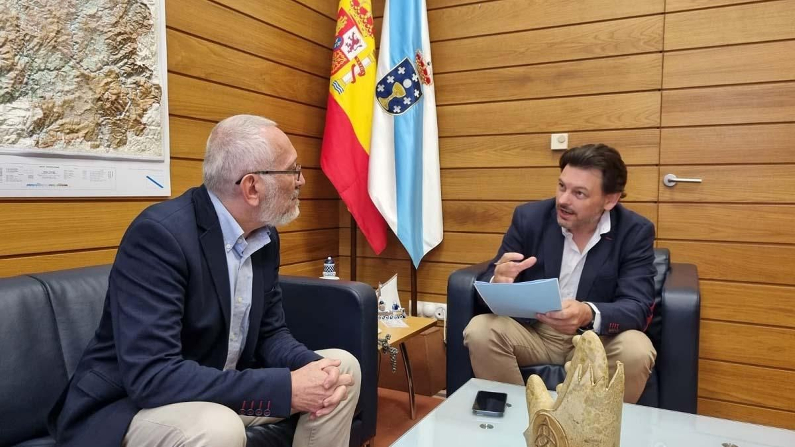Imagen de la reunión celebrada en el despacho del secretario xeral da Emigración en la capital de Galicia