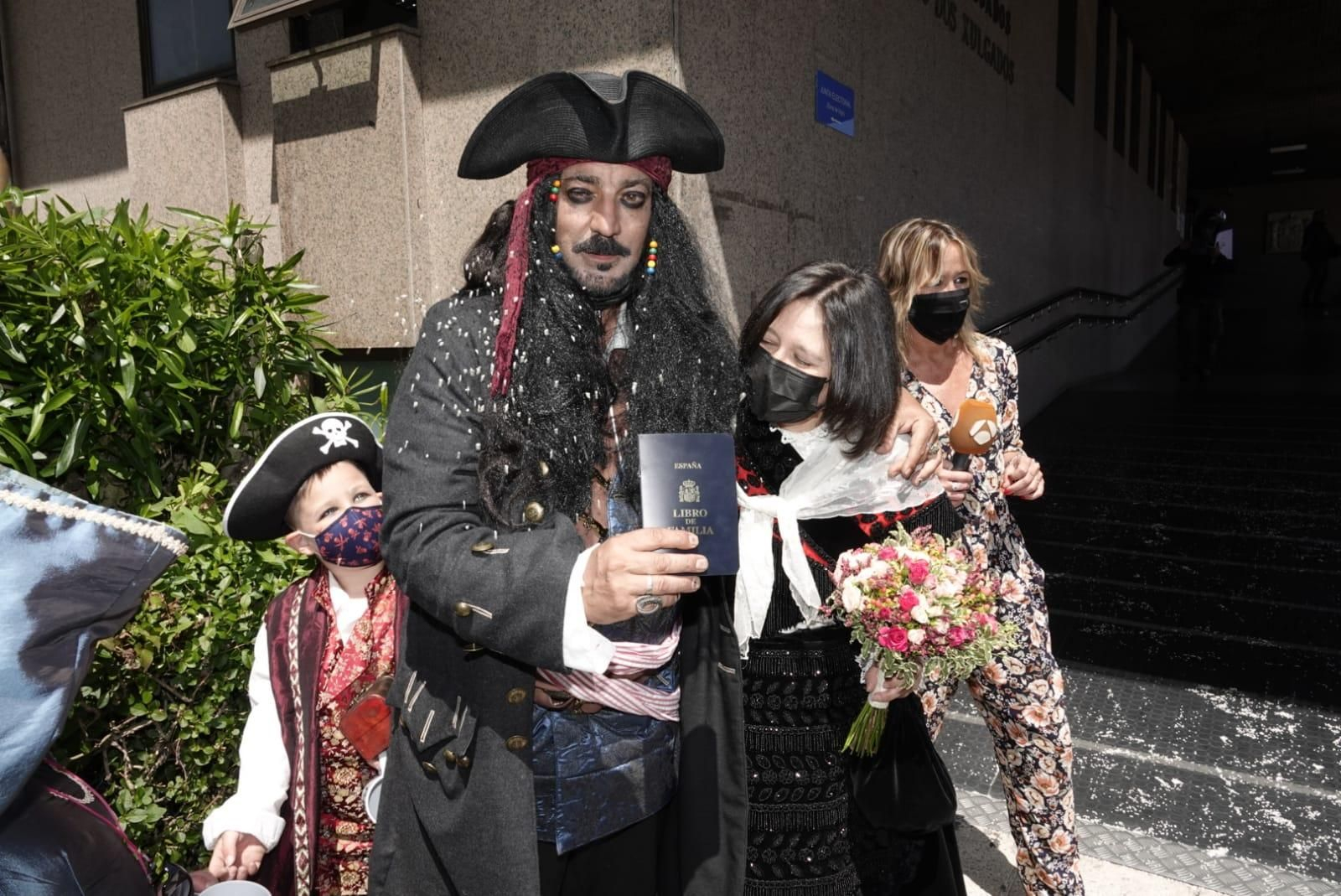 El Jack Sparrow vigués al fin logra casarse. | VICENTE ALONSO