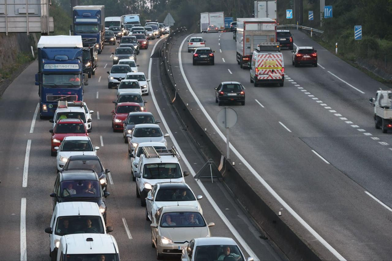 Retenciones por el accidente múltiple en Puxeiros. // Alberte