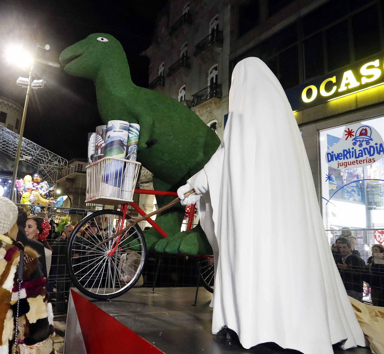 El Meco fue descubierto ayer y presidirá Porta do Sol hasta el martes.