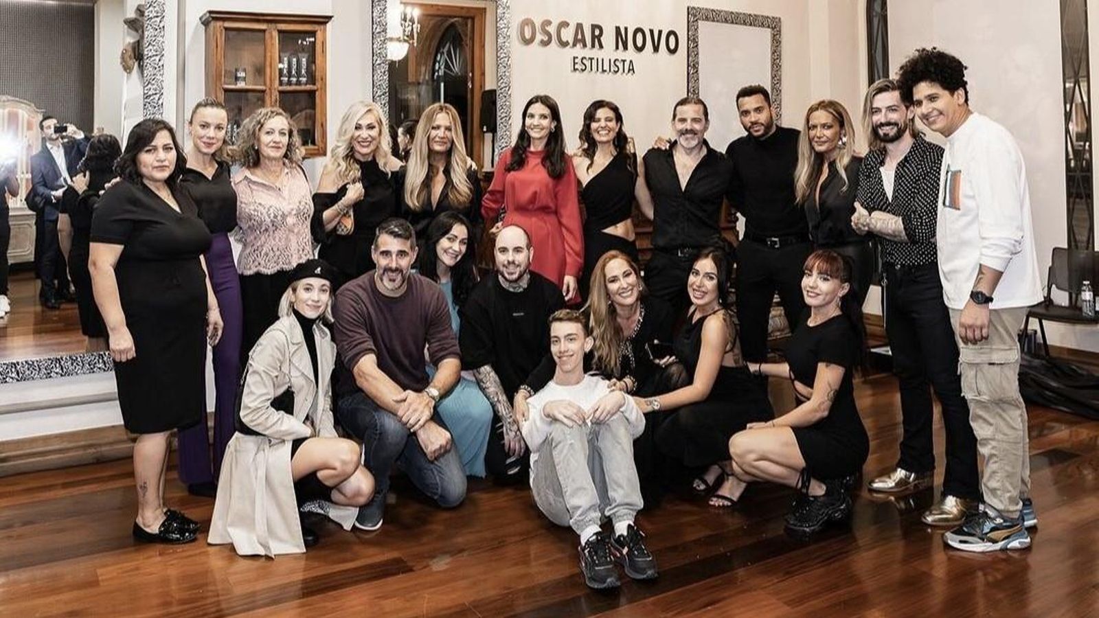 Fiesta en el salón de belleza Óscar Novo.