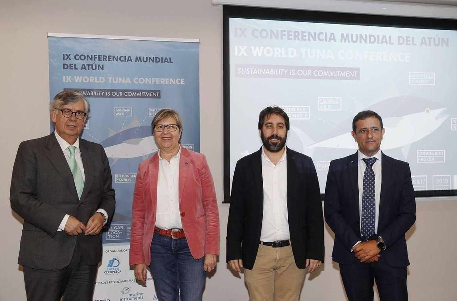 Vieites (Anfaco), la conselleria do Mar y representantes de la empresa Hermasa y de Abanca, ayer.