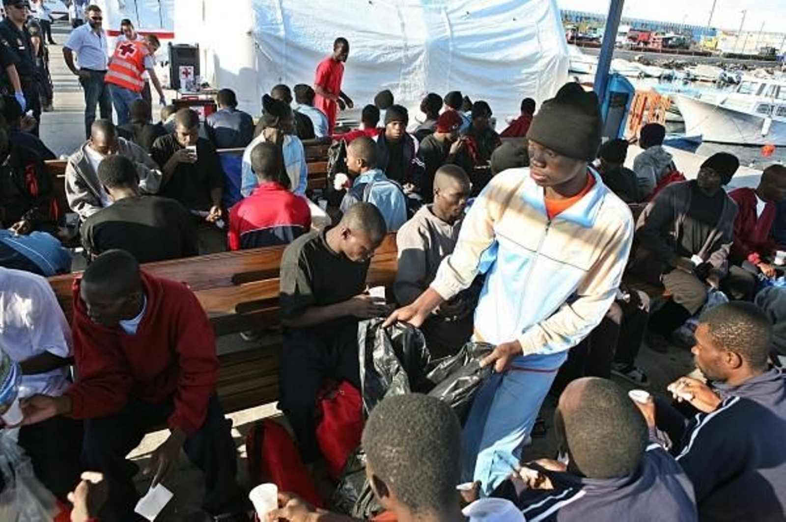 Los inmigrantes, como estos llegados en patera, tendrán mayor protección por parte del Estado.