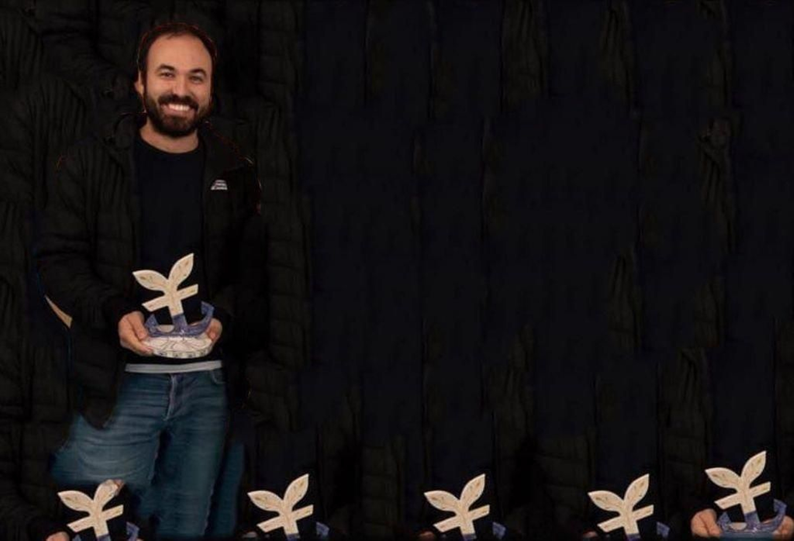 Álvaro Gago recogió este fin de semana un nuevo galardón para  su cortometraje ‘16 de decembro’ en el festival Armadiña, de Poio.