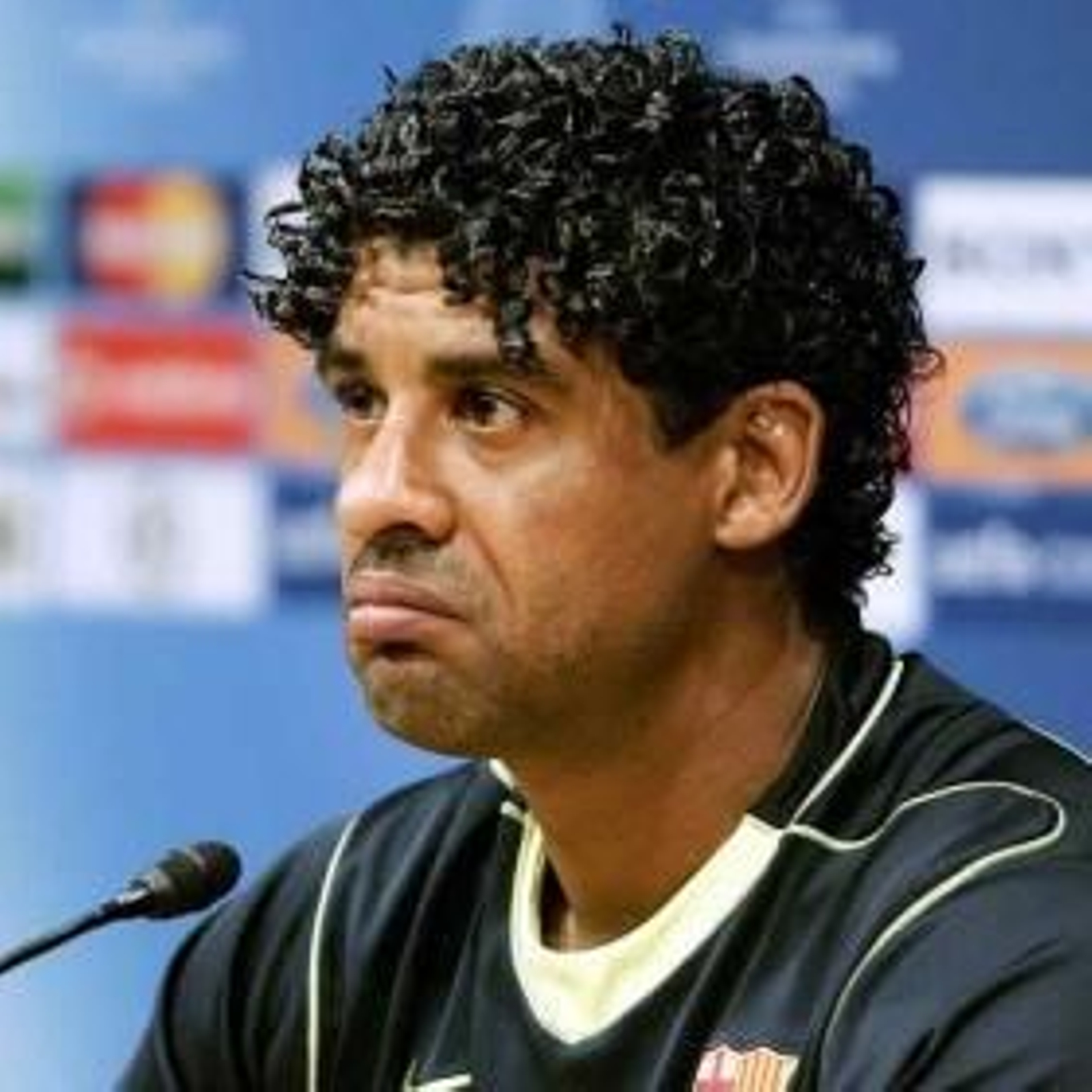 Frank Rijkaard se juega la temporada.