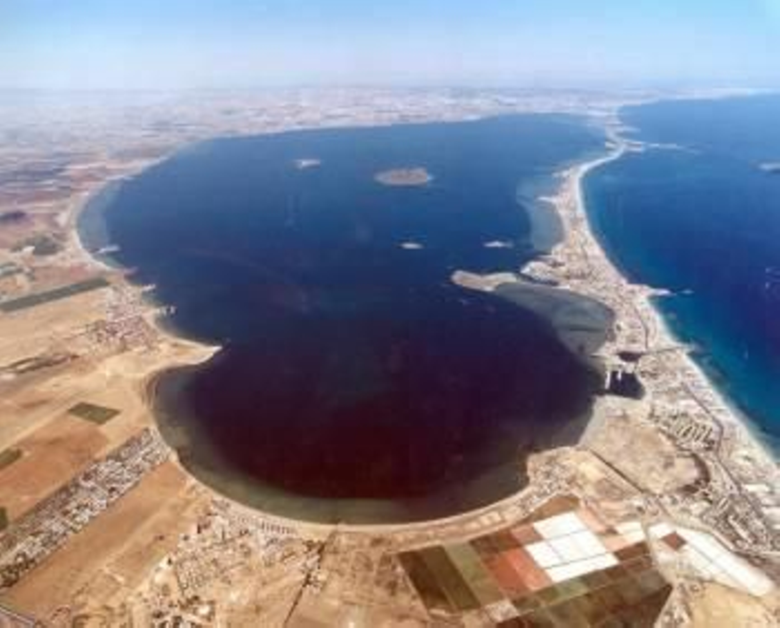 La 'Manga' del Mar Menor es una de las zonas afectadas por la subida del nivel del Mediterráneo. (Foto: ARCHIVO)