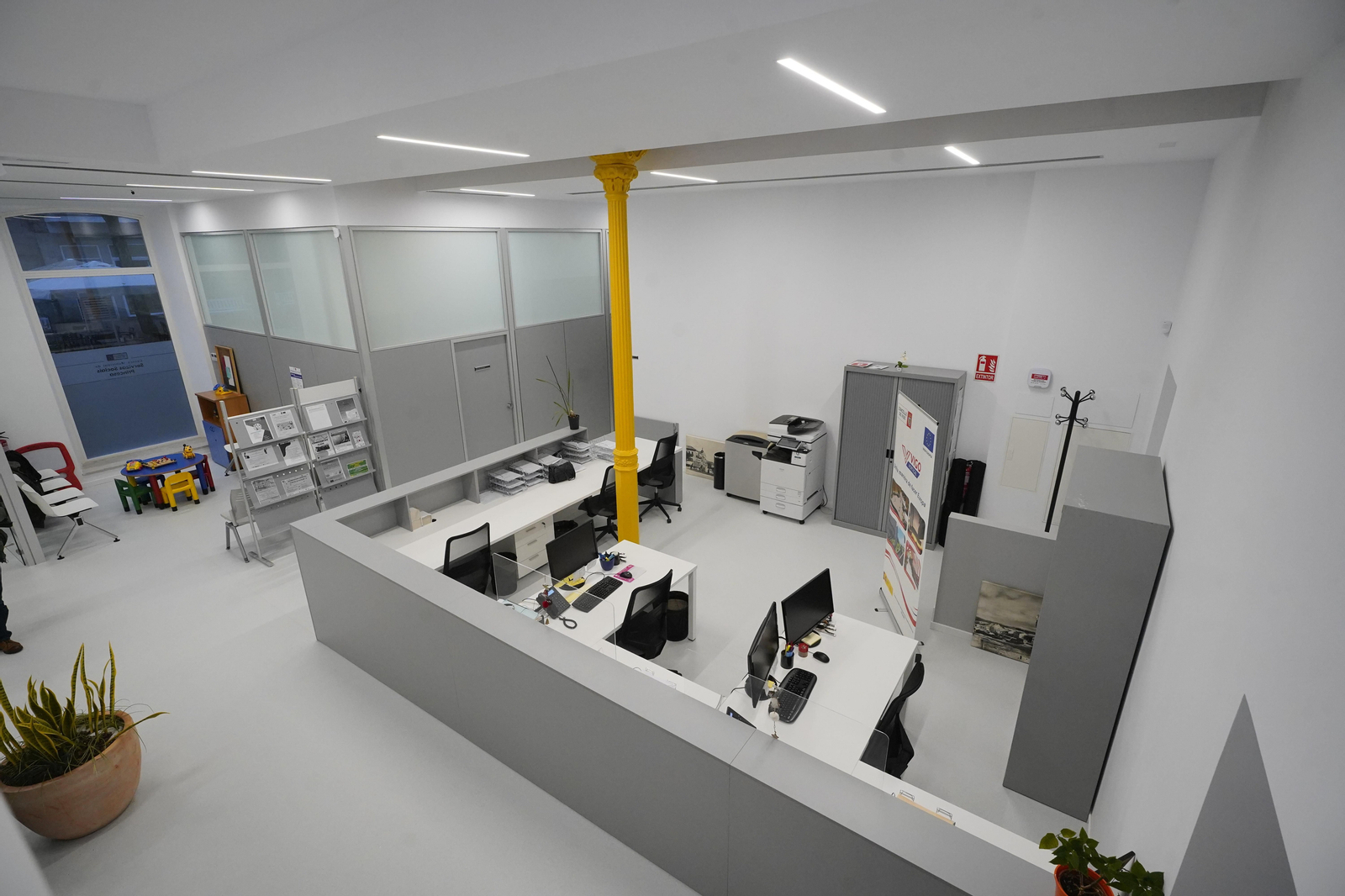 Nuevas instalaciones del centro municipal de servicios sociales situado en la Praza da Princesa. // J.V. Landín