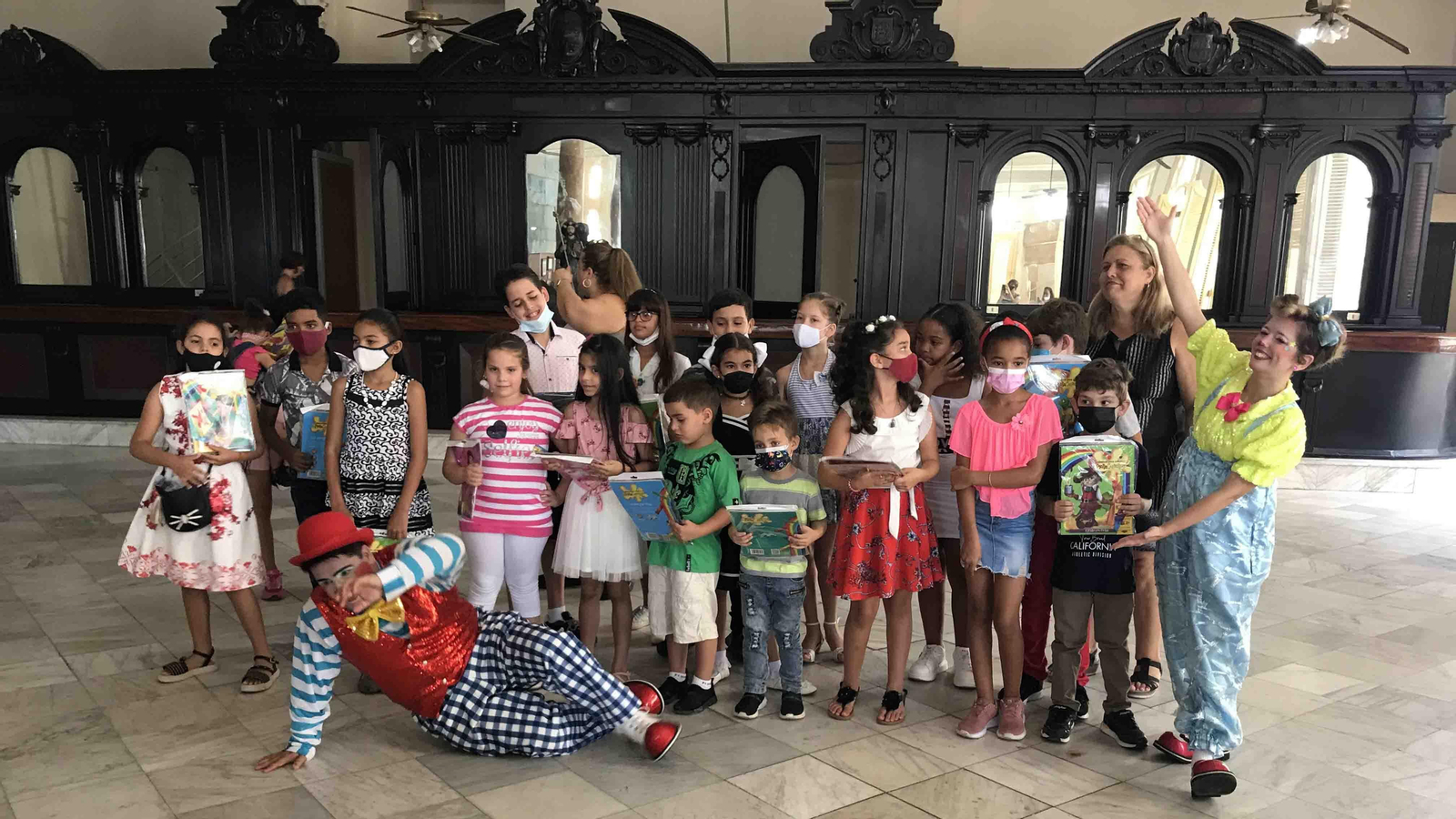 Cuba Federación niños con payasos web