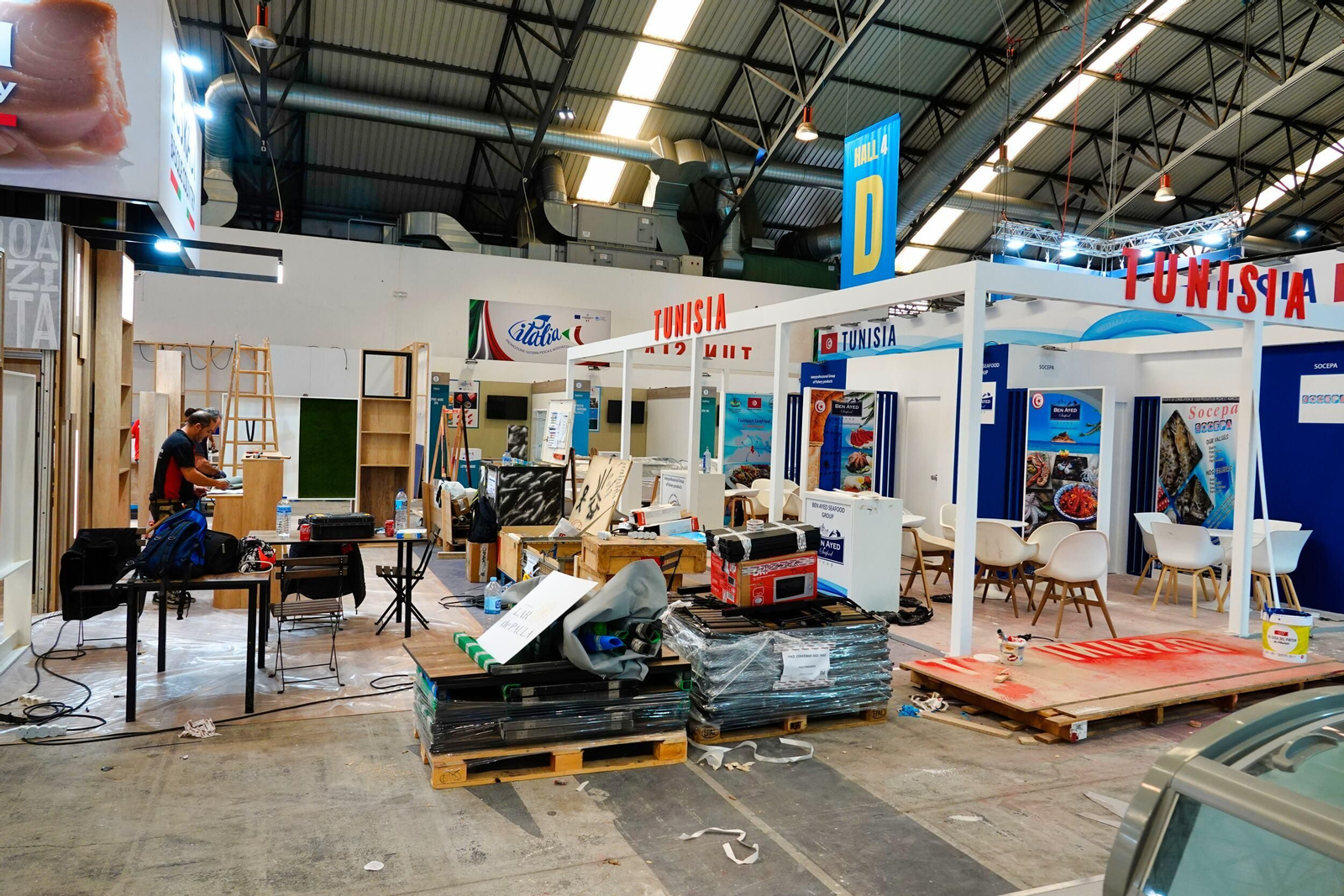 Montaje de la feria de Conxemar en el Ifevi.