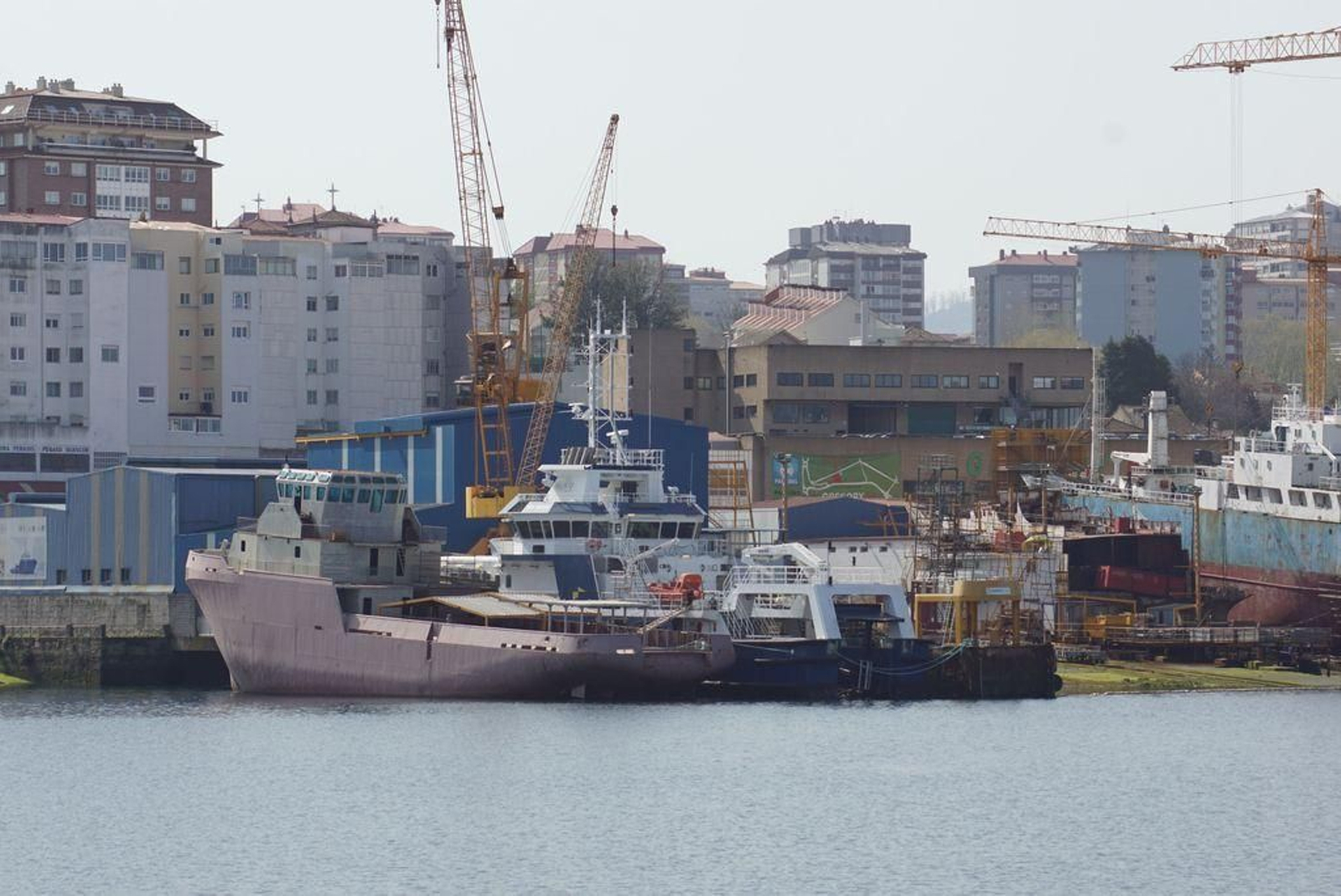 La mayoría de astilleros continúan con trabajos "a medio gas"