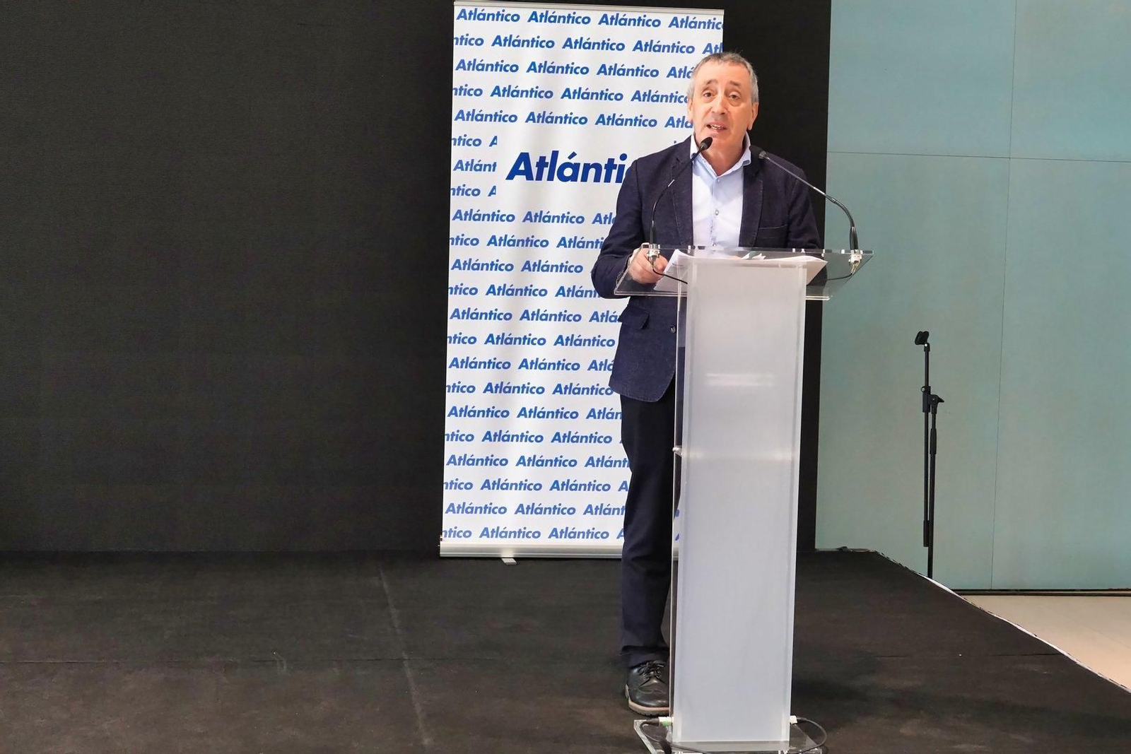 Julio Rodríguez, director de Atlántico, en la entrega de premios.