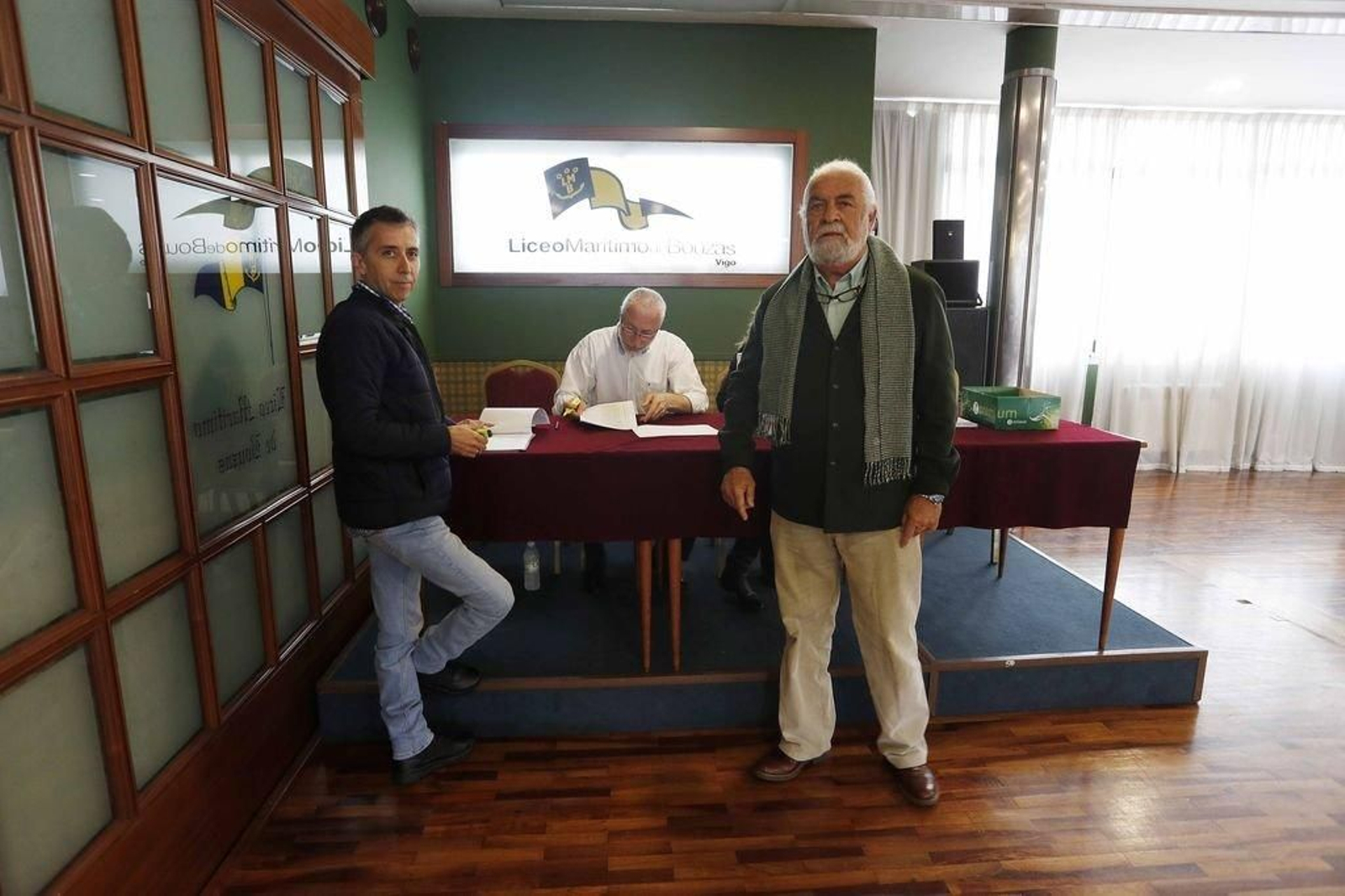 Miguel Pereira, nuevo presidente, ayer con el saliente. Martínez Bosch.