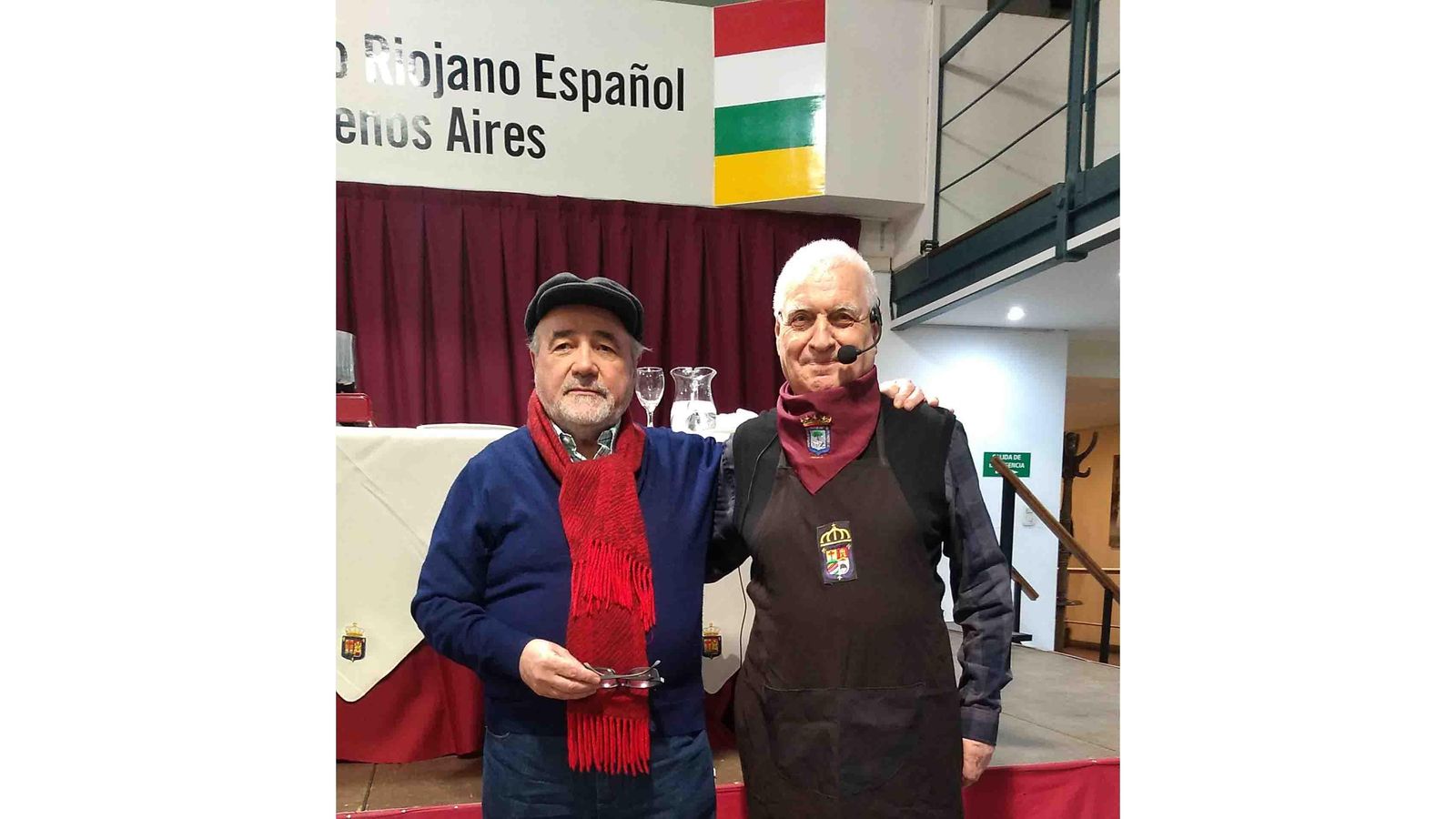 Mario Aiscurri, a la derecha, fue presentado por el chef, periodista y escritor Manuel Corral Vide