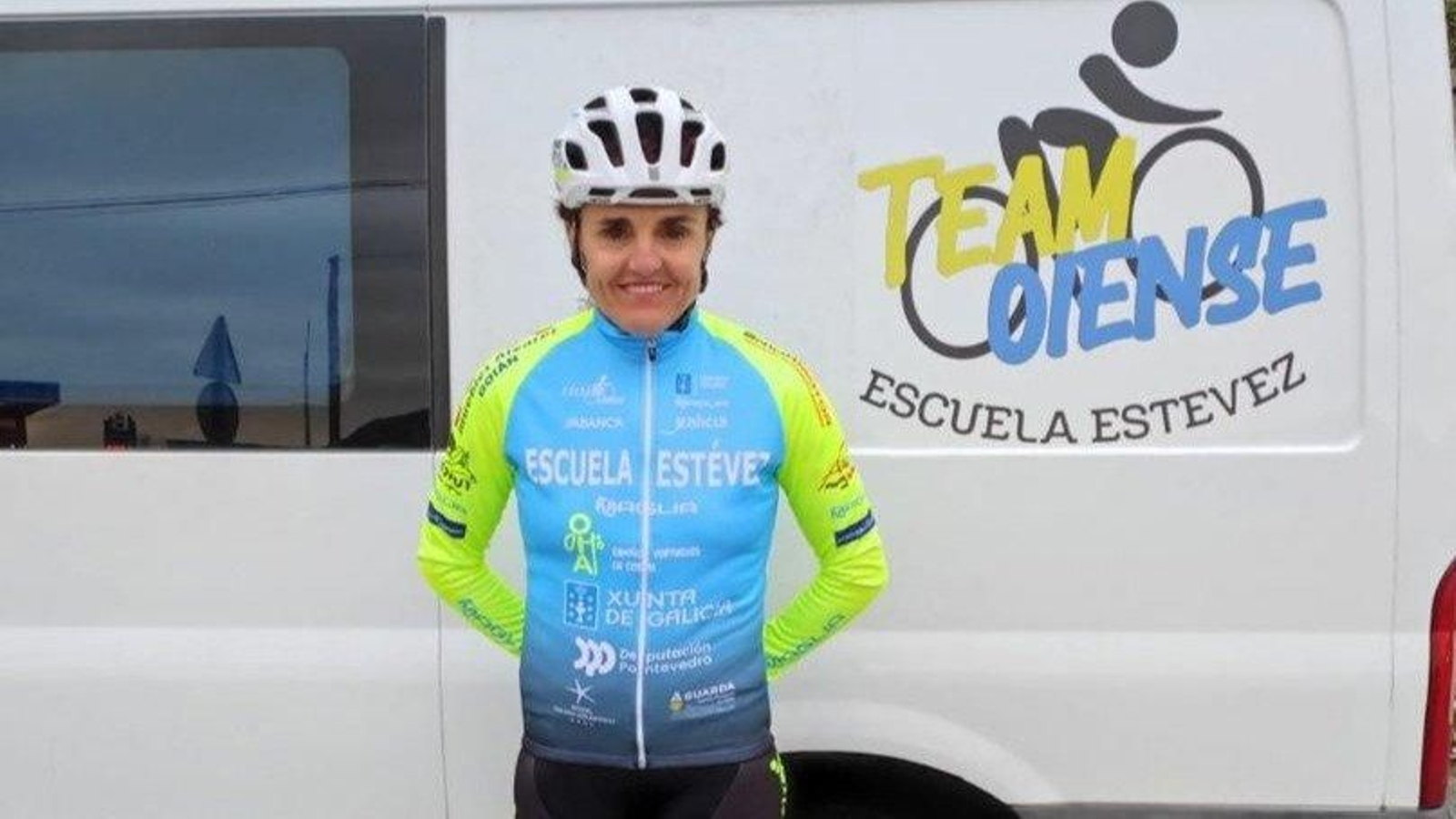 Julia Vaquero, a sus 53 años, inicia su carrera en el ciclismo de la mano de Aser Estévez.