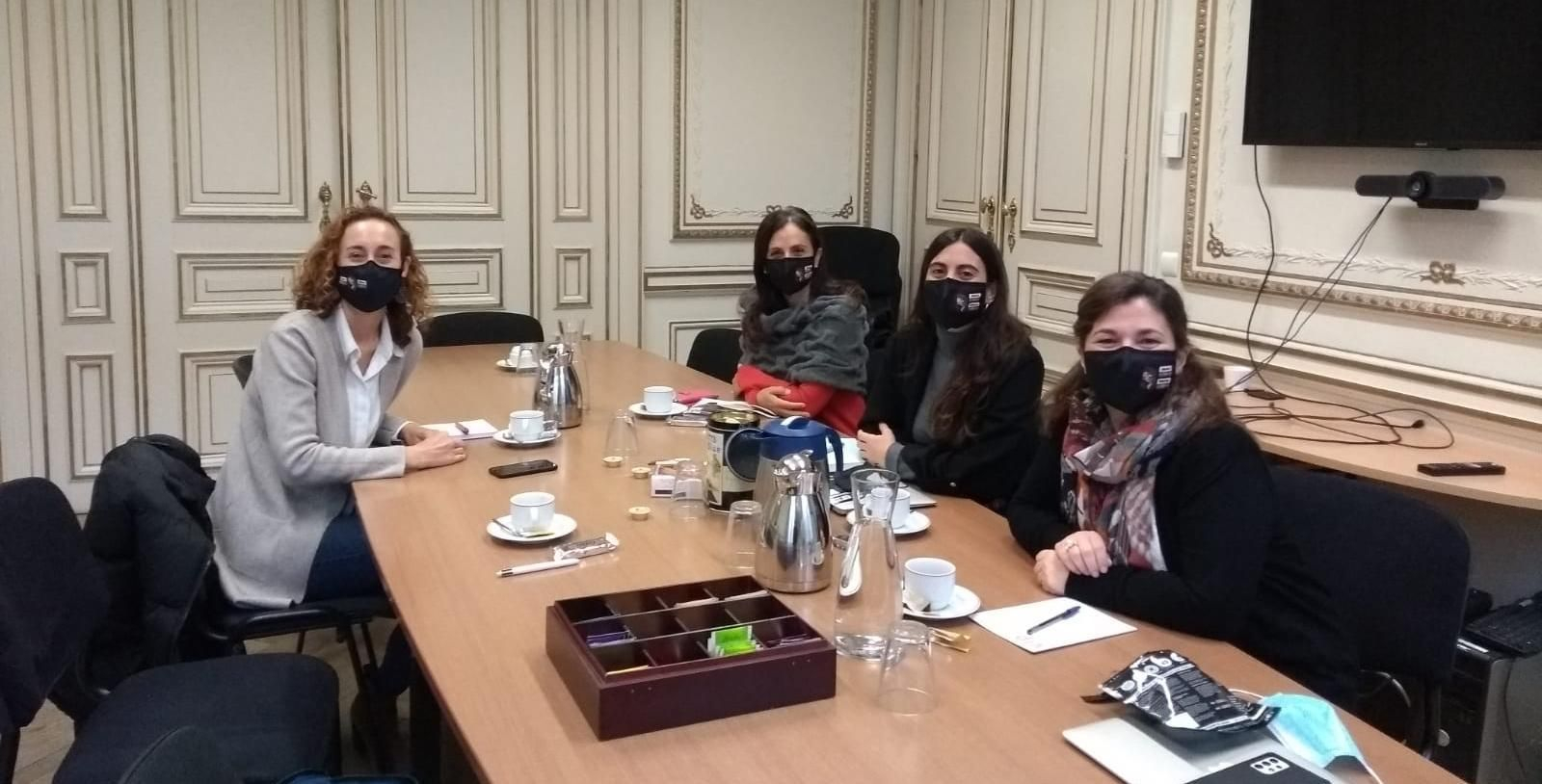 Patricia Ruiz de Irízar, Vania Freitas, Gisela Guari y Agnese Pantaloni. Reunión con las representantes de la Asamblea Europea de las Regiones