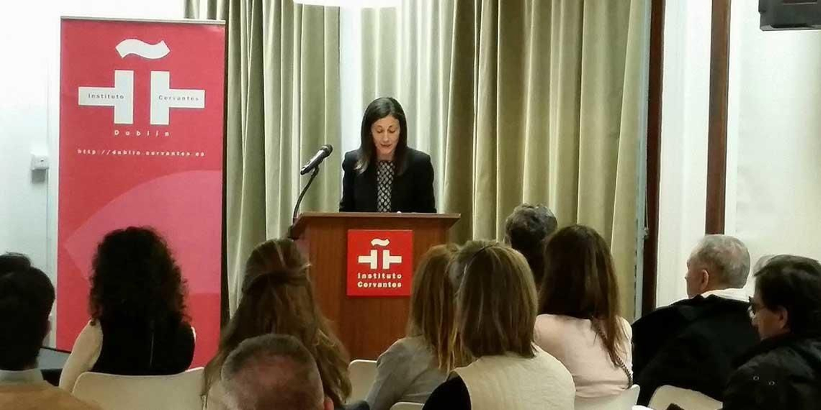 Eva Massa realizó una comparativa entre la constitución irlandesa y la española y explicó los orígenes y la originalidad de la constitución.