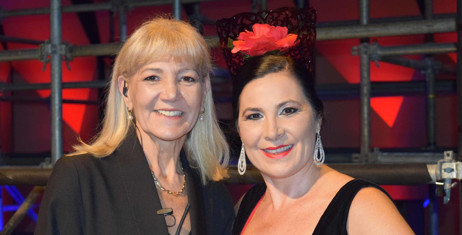 La Directora Jo Braska y la presidenta de la  Casa de Andalucia