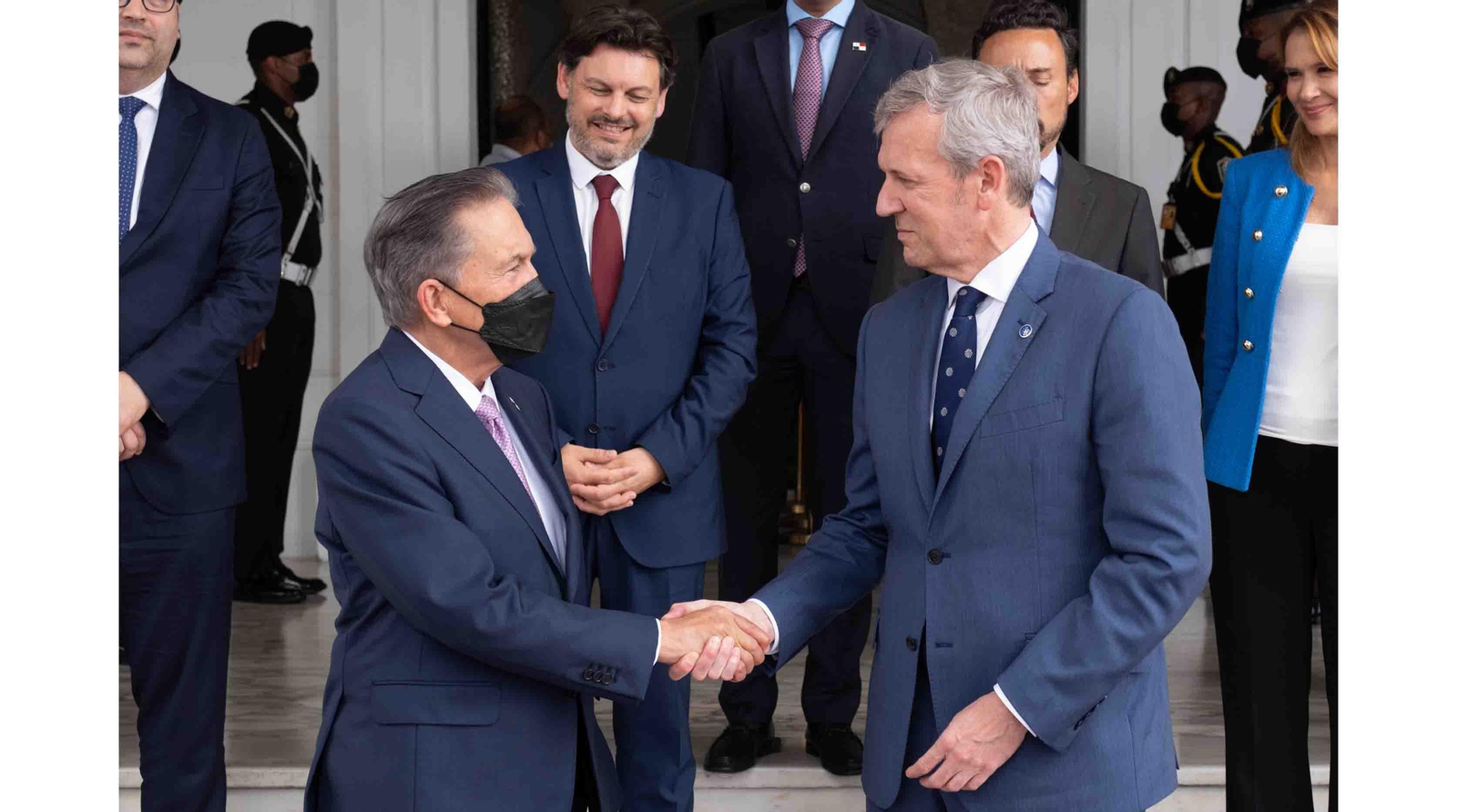 El presidente de la Xunta se reunió con el mandatario panameño, Laurentino Cortizo