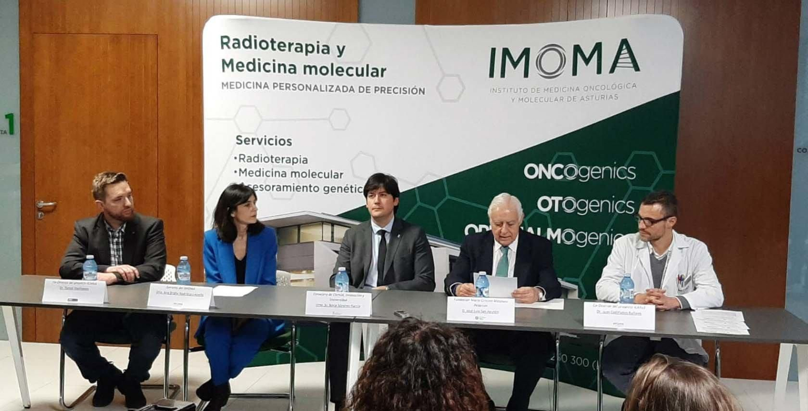 De izquierda a derecha, el codirector del proyecto Icarus, Daniel Stekhoven; la gerente del IMOMA, Ana Braña; el  consejero de Ciencia, Innovación y Universidad, Borja Sánchez; el representante de la Fundación María Cristina Masaveu, José Luis San Agustín, y Juan Cadiñanos, codirector del proyecto Icarus