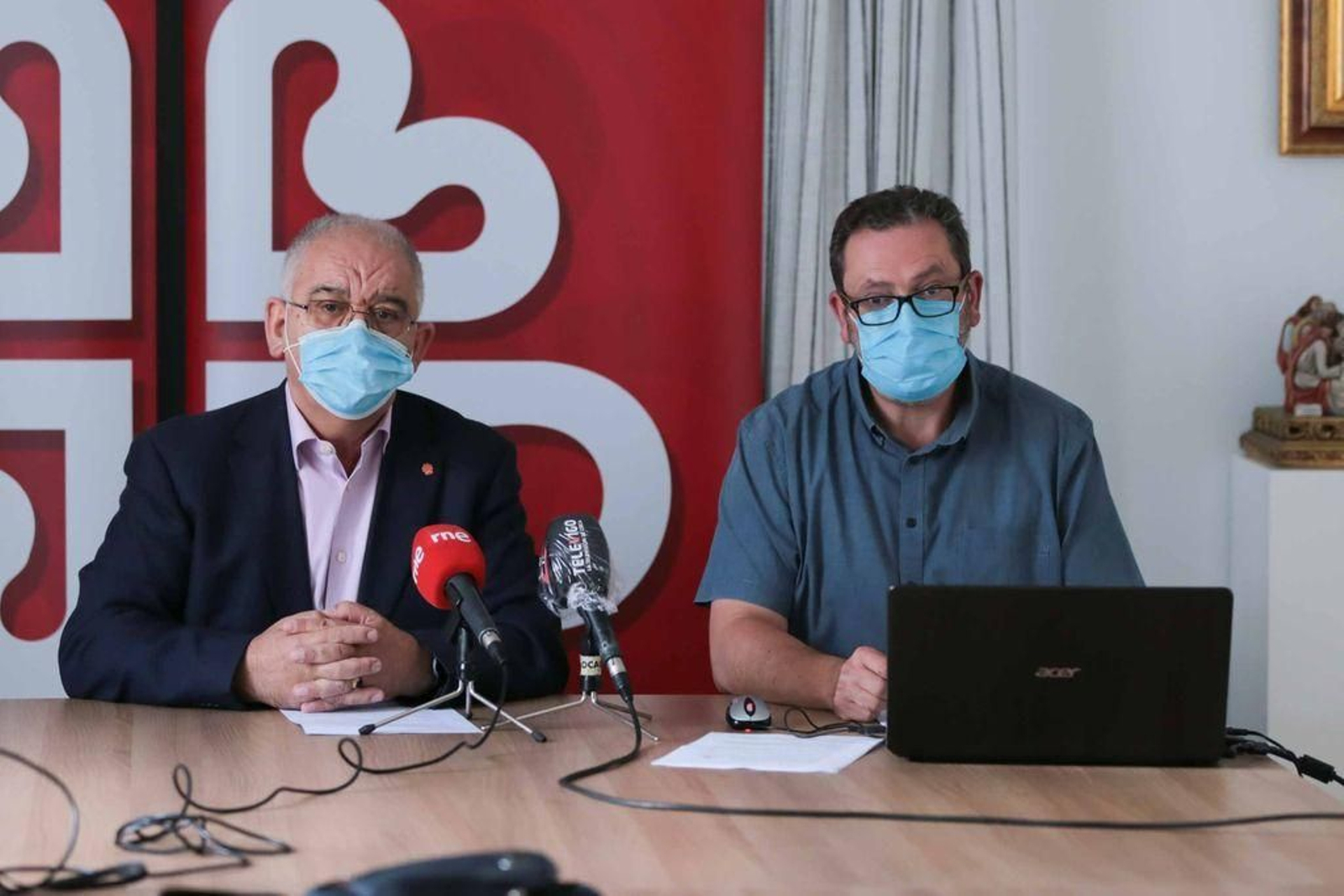 Gonzalo Davila y Javier Alonso de Cáritas presentaron ayer la procesión virtual.