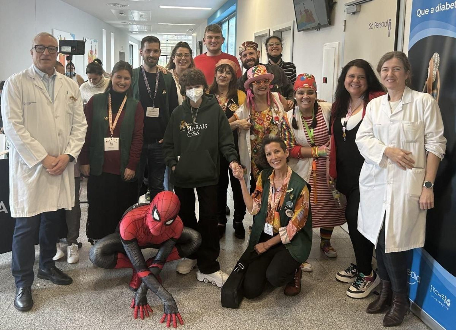 Representantes de Bicos de Papel, Asanog y los Payasos de Galiclown, ayer en el Cunqueiro.