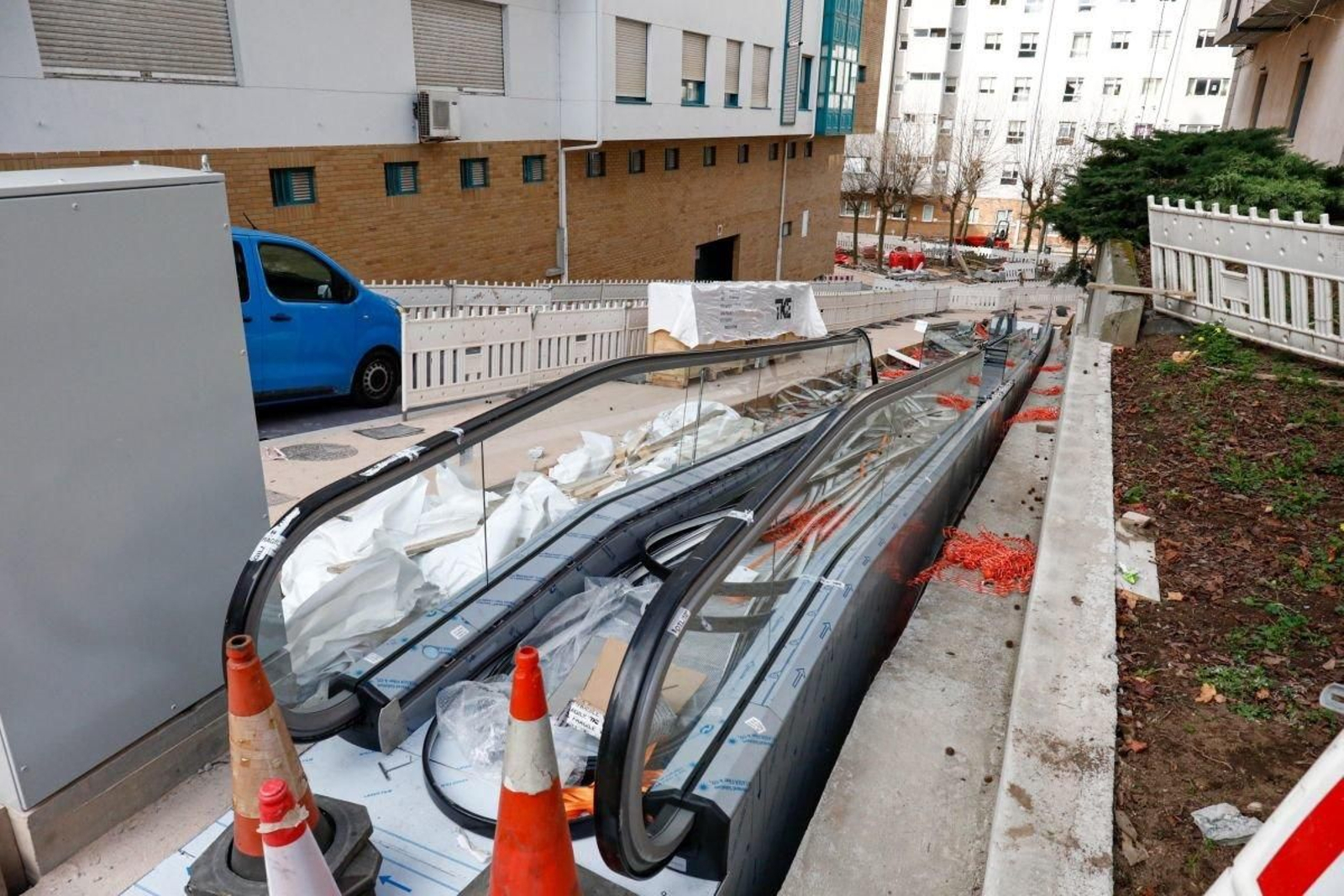 La rampa de calle Aragón ya está colocada y en los próximos días se ultimará su instalación.