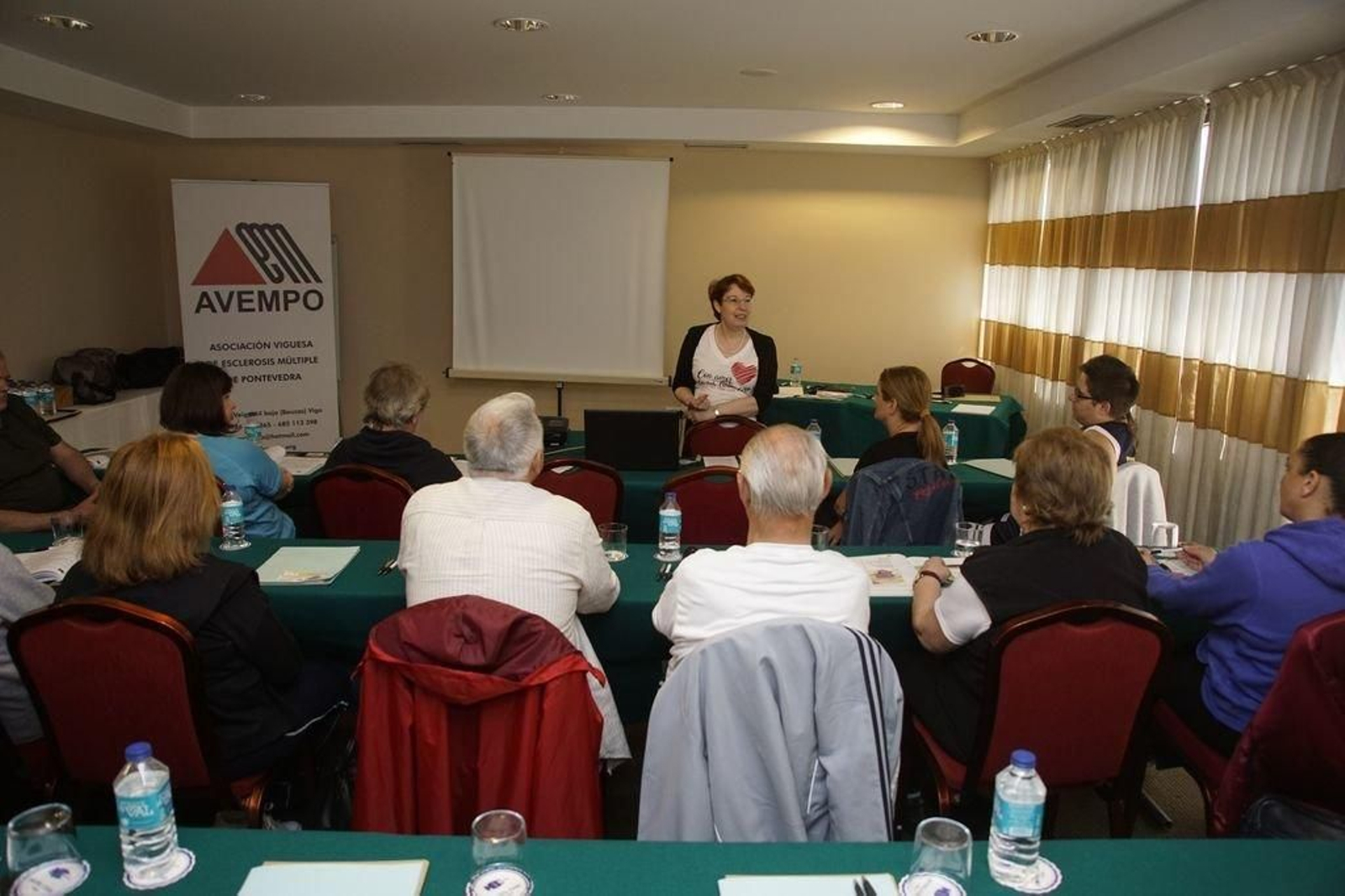 La psicóloga Rosa María Gómez Aguilera, durante la charla de Avempo.