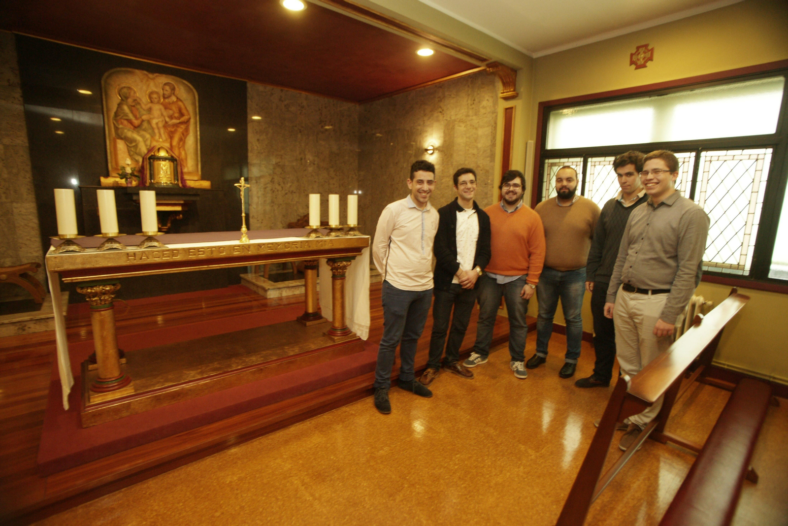 Los seis jóvenes que estudian para sacerdotes en Vigo.