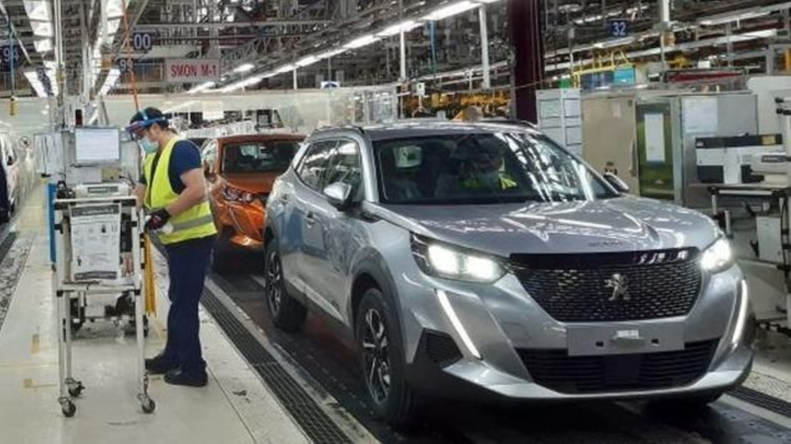 La fábrica de Vigo implantará otro cuarto turno el próximo mes.