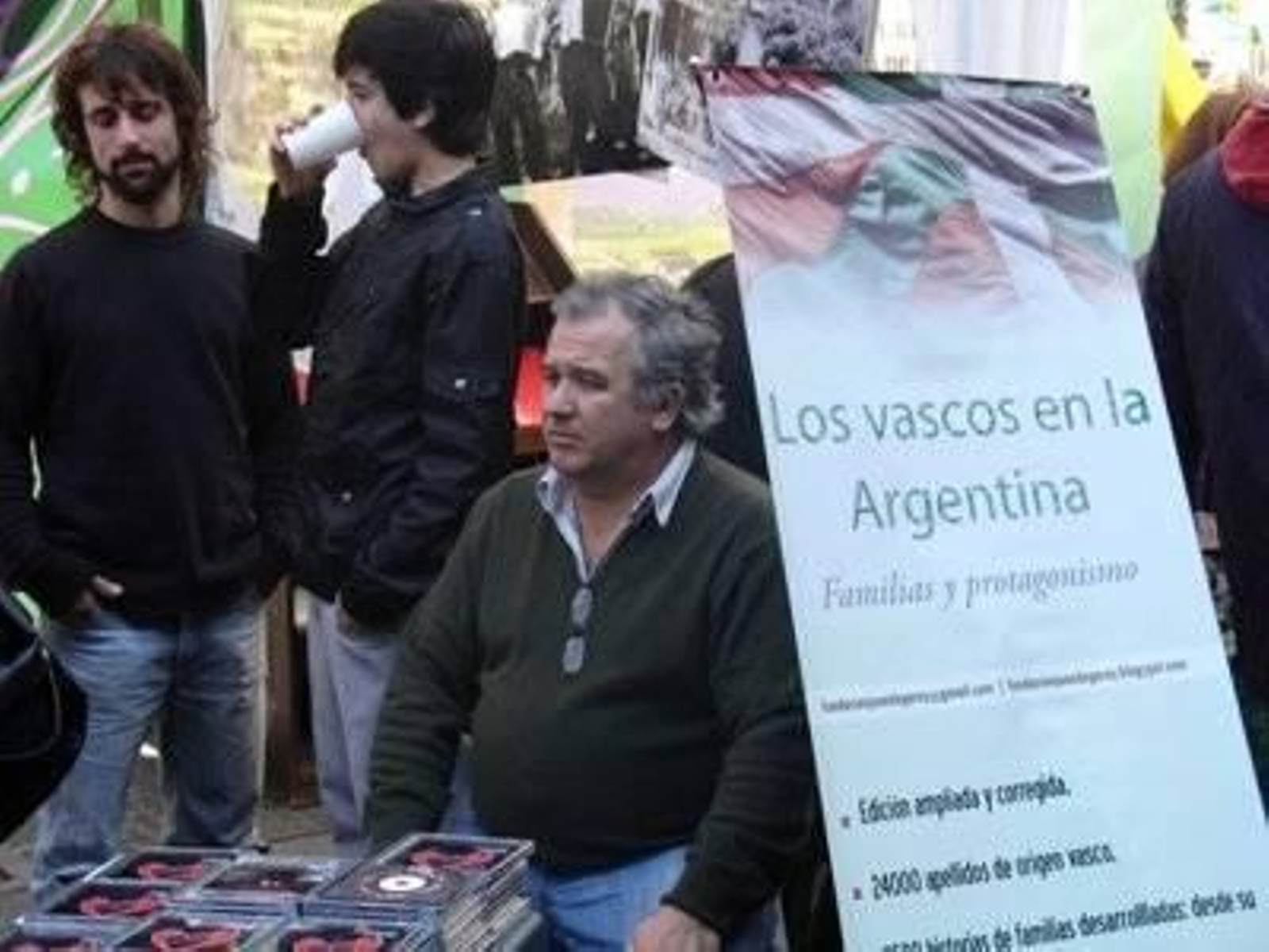 Stand informativo sobre la cultura vasca.