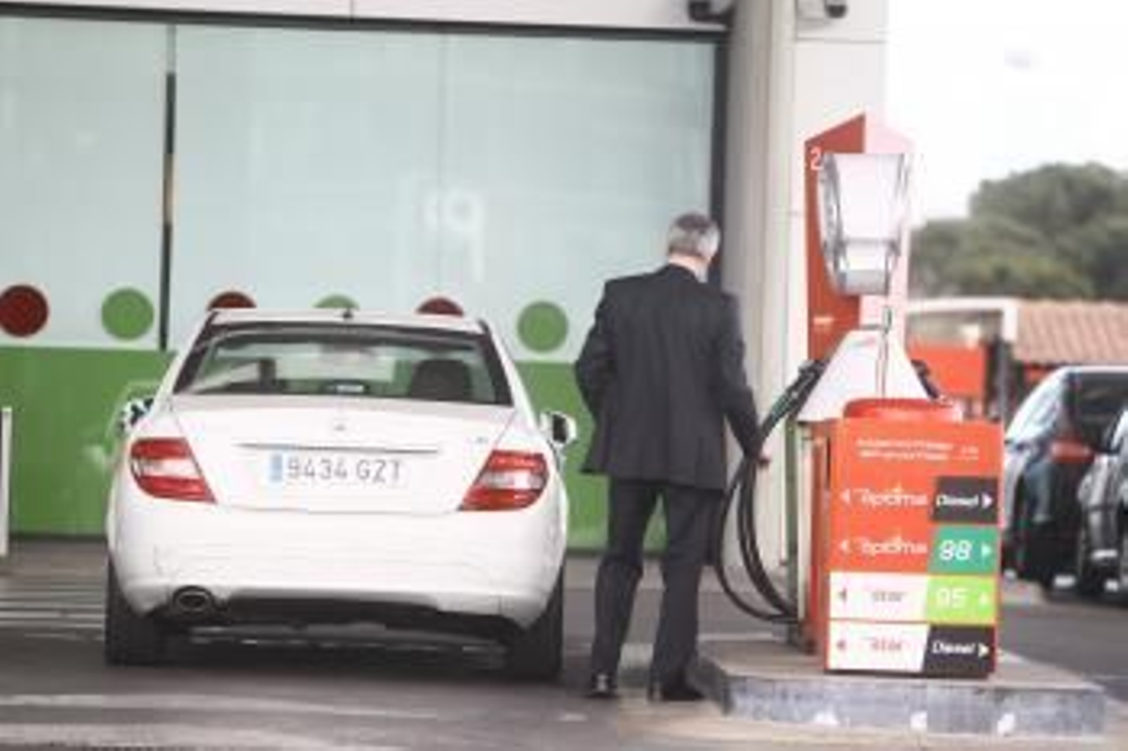 Los precios de la gasolina y del gasóleo han registrado descensos del 2,6% y del 1,4%