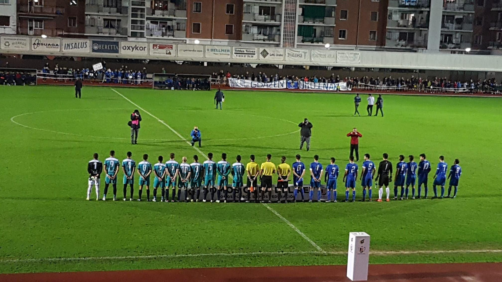 El encuentro de disputó ante 2.000 personas, que llenaron las gradas.