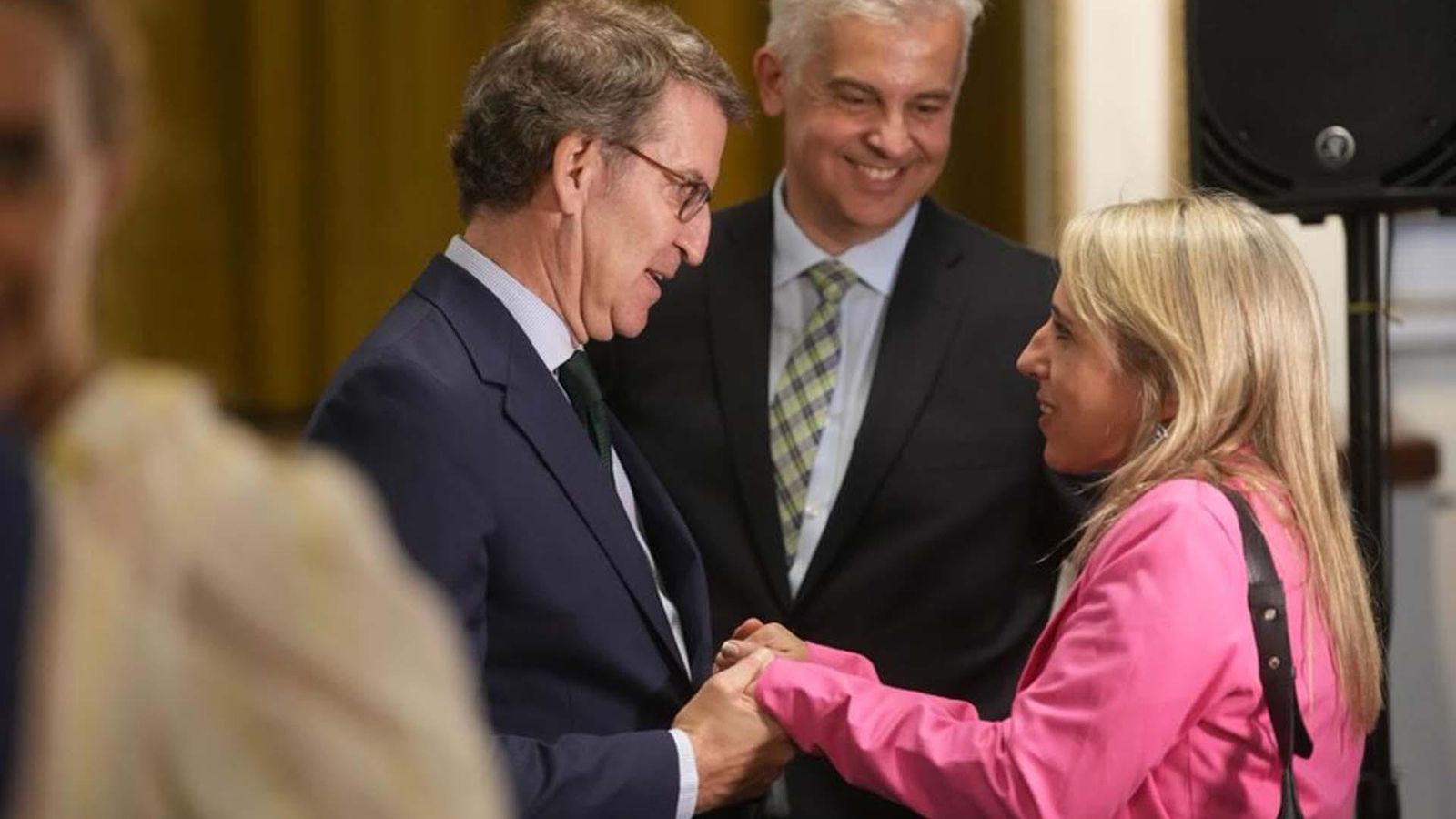 Alberto Núñez Feijóo en el Club Español con Cecilia Ferrero y Alejandro López Dobarro, delegado de la Xunta de Galicia en Argentina