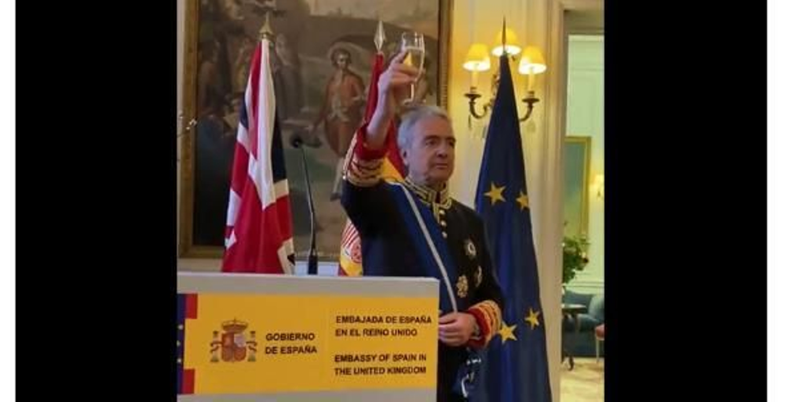 José Pascual Marco, el nuevo embajador de España en el Reino Unido, ofreciendo desde la Embajada de España un brindis por la reina Isabel II