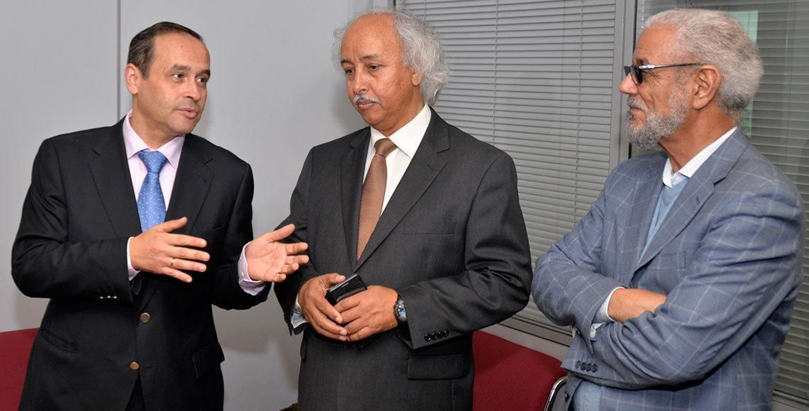 El consejero Antonio Hernández con el ministro de la República Árabe Saharaui Brahim Mojtar