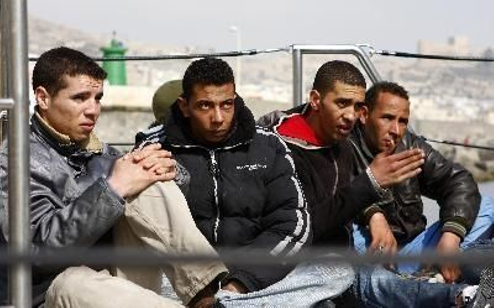 Inmigrantes argelinos detenidos