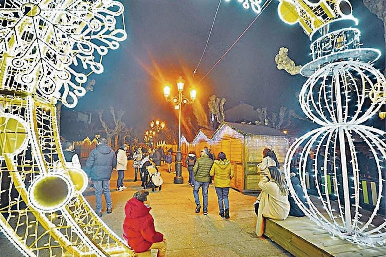 El día inaugural del mercado, con las casetas completamente clausuradas.